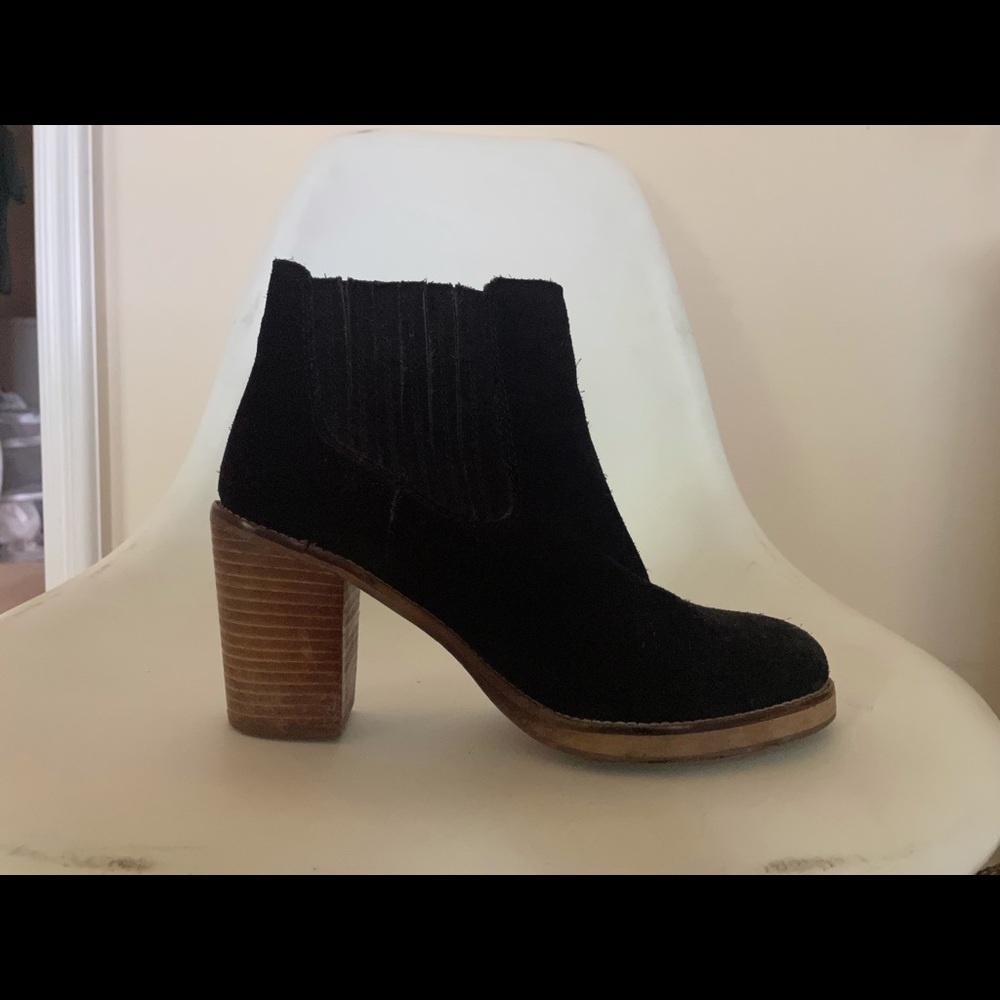 Black Suede Heeled Booties 💖